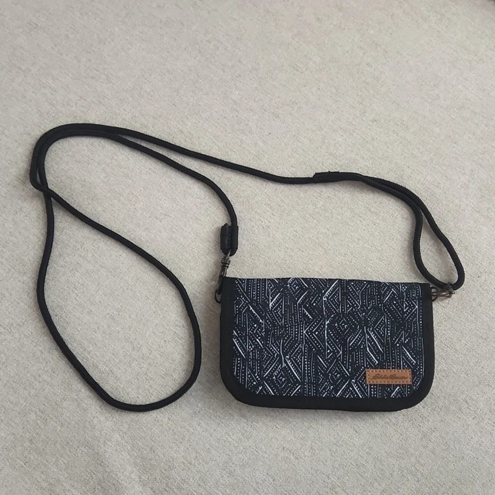 Eddie Bauer Connect Travel Wallet